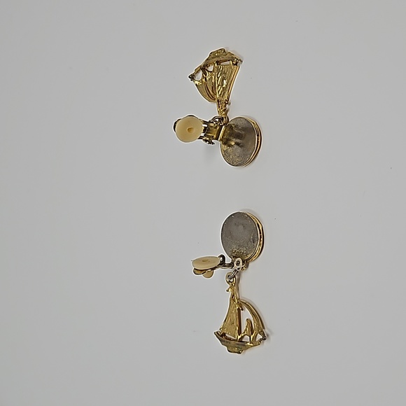 Gold Tone Sailboat Sand Dollar Clip On Dangle Earrings Nautical - Picture 9 of 10